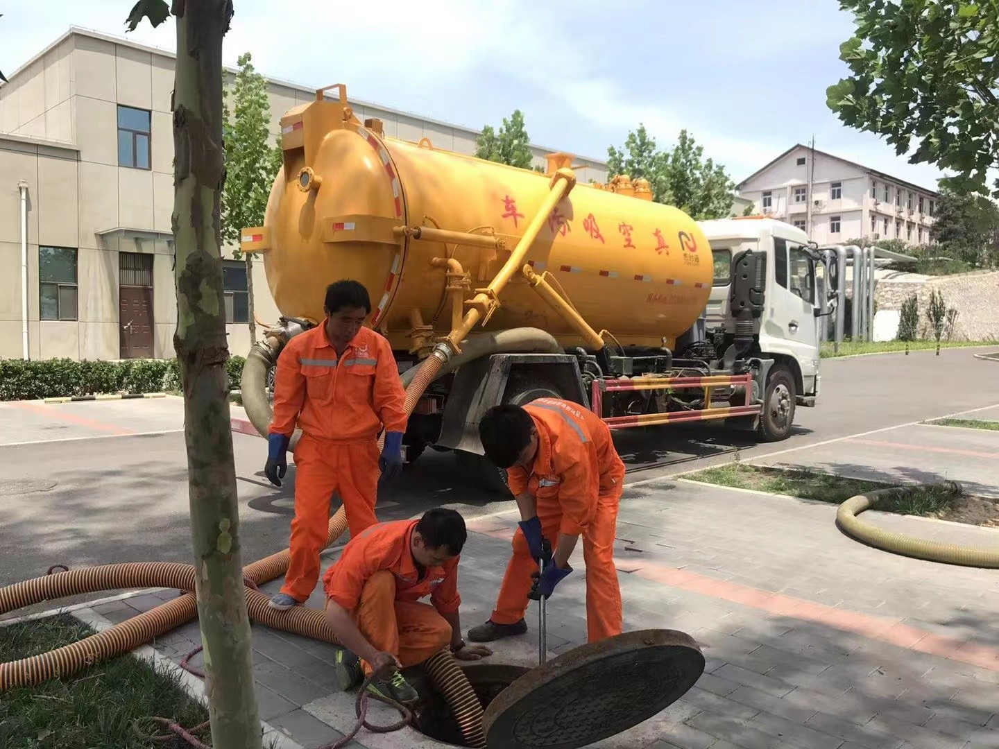 振兴化粪池清理与5-8吨吸粪车施工效率分析